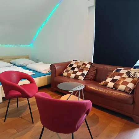 In 56 Qm Apartment, 24 H Check-in,free Parking Apartmán